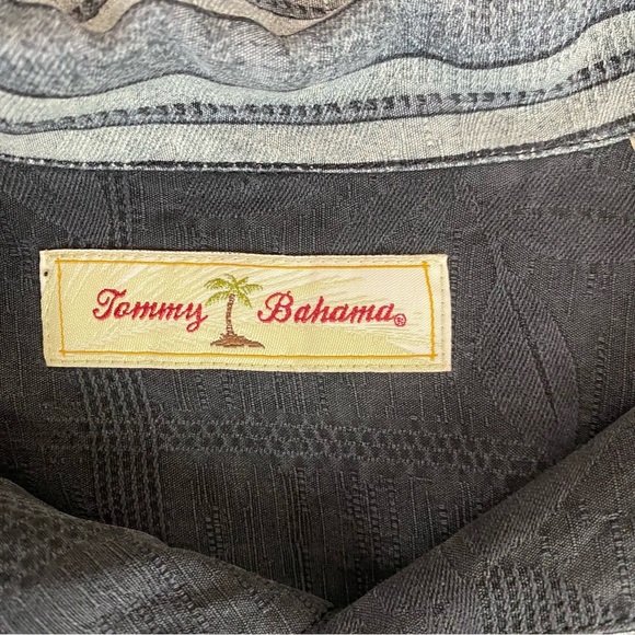 Tommy Bahama Silk Short Sleeve Button Up Shirt Size M - Picture 3 of 4